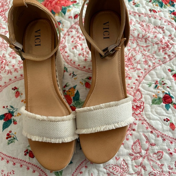 Vici Wedges - Picture 6 of 9